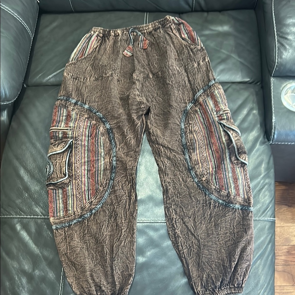Relaxed Brown Cargo Pants with Elastic Waist